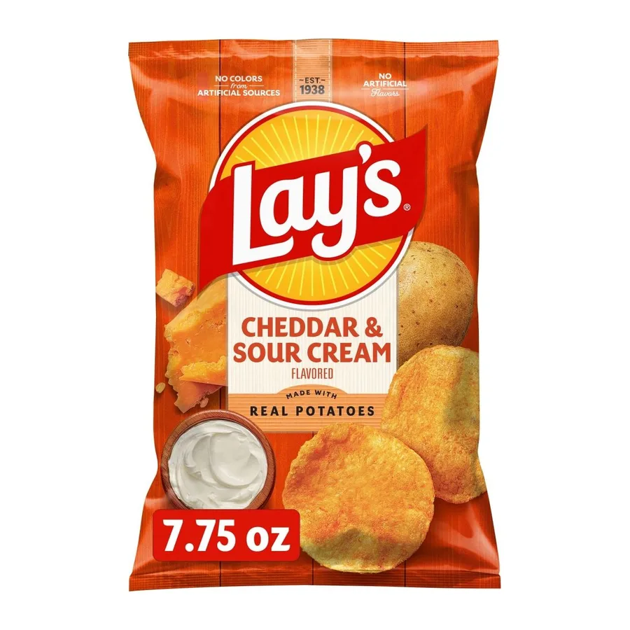 Lay's Cheddar & sour cream Potato chips, front of pack