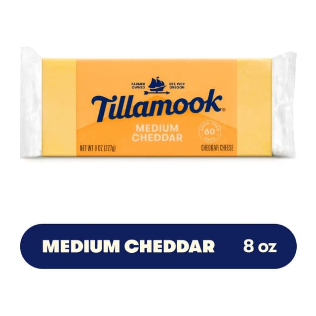 Tillamook Medium cheddar cheese loaf, front of pack